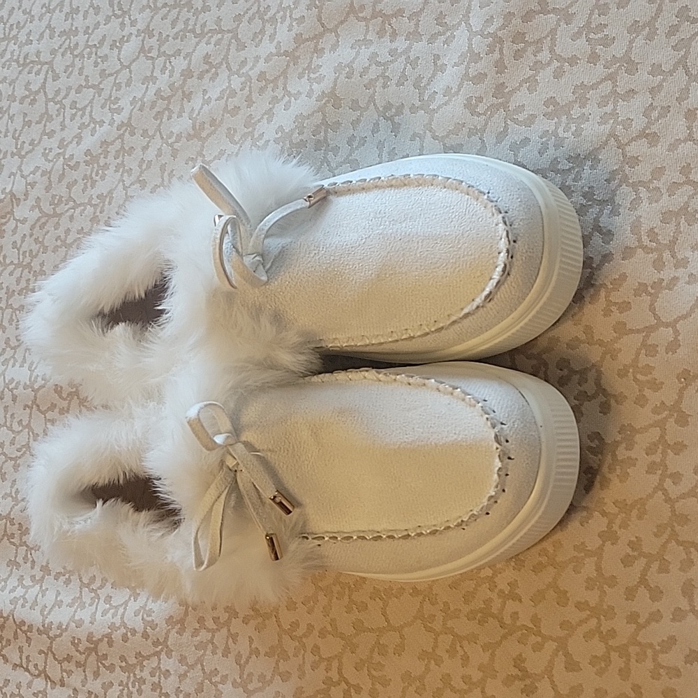 White fur moccasins size 7 brand new